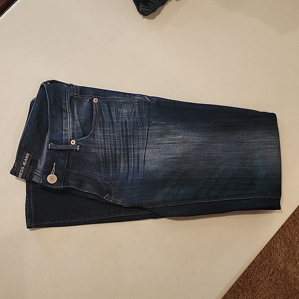 Express Jeans. Skinny. With stretch. Low rise. Size 8